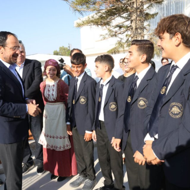 Πρόεδρος της Δημοκρατίας – Επίσκεψη στο Γυμνάσιο ΠαραλιμνίουΓυμνάσιο Παραλιμνίου, Αμμόχωστος, ΚύπροςΟ Πρόεδρος της Δημοκρατίας κ. Νίκος Χριστοδουλίδης στο Γυμνάσιο Παραλιμνίου, με την ευκαιρία της έναρξης των μαθημάτων στη Μέση Εκπαίδευση.//President of the Republic of Cyprus – Visit to Paralimni Se